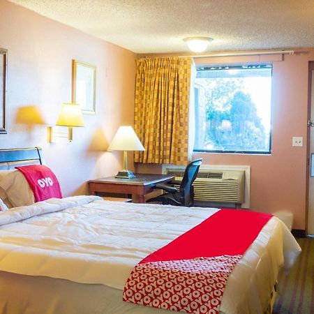 Oyo Hotel Edison Nj Route 1 Extérieur photo