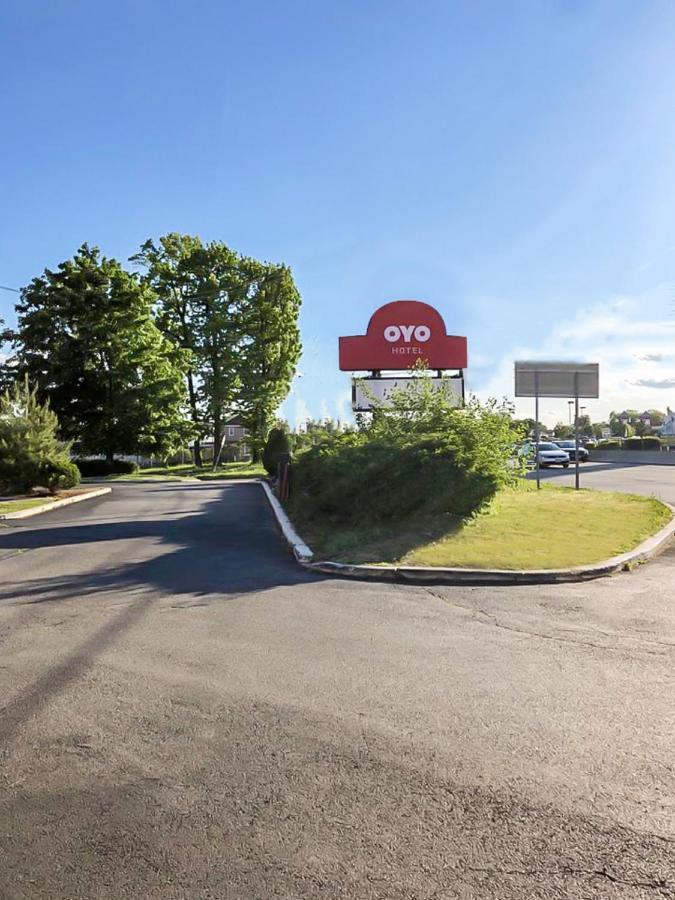 Oyo Hotel Edison Nj Route 1 Extérieur photo