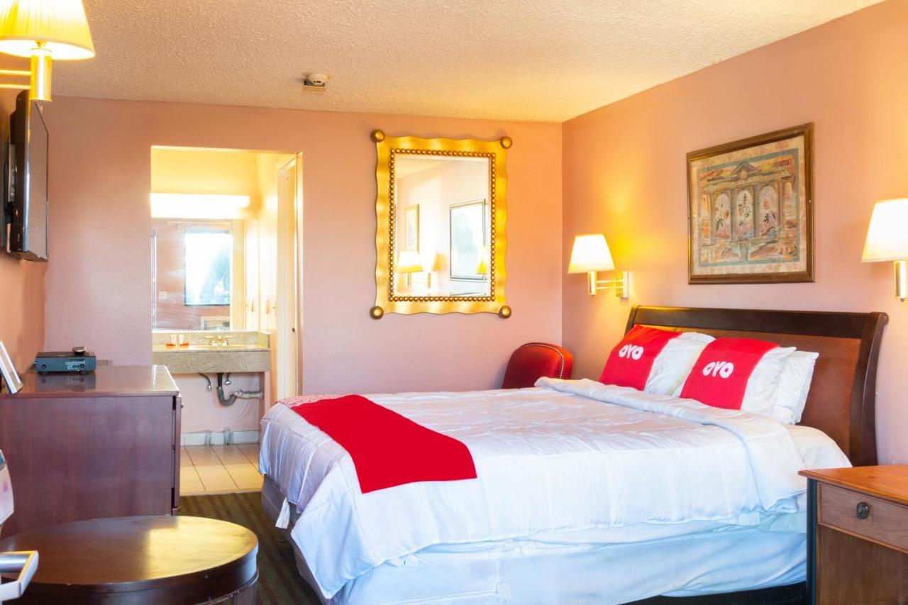 Oyo Hotel Edison Nj Route 1 Extérieur photo