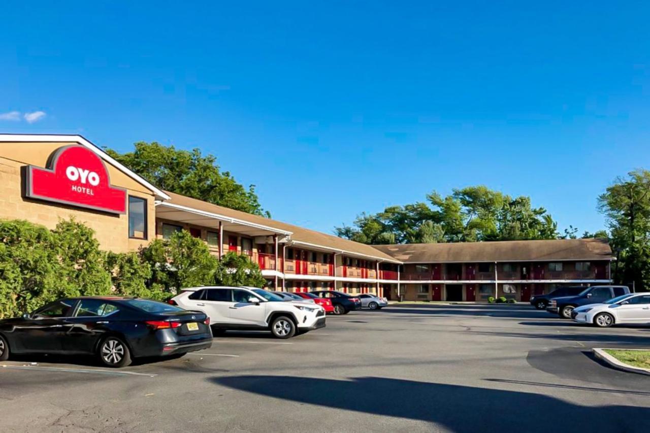 Oyo Hotel Edison Nj Route 1 Extérieur photo