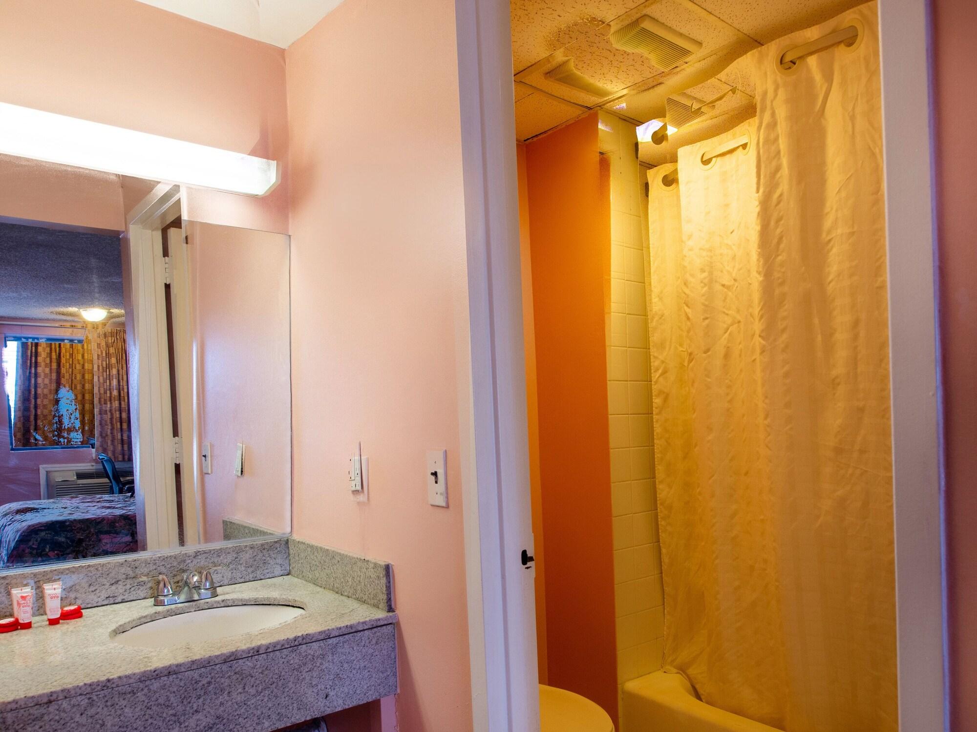Oyo Hotel Edison Nj Route 1 Extérieur photo