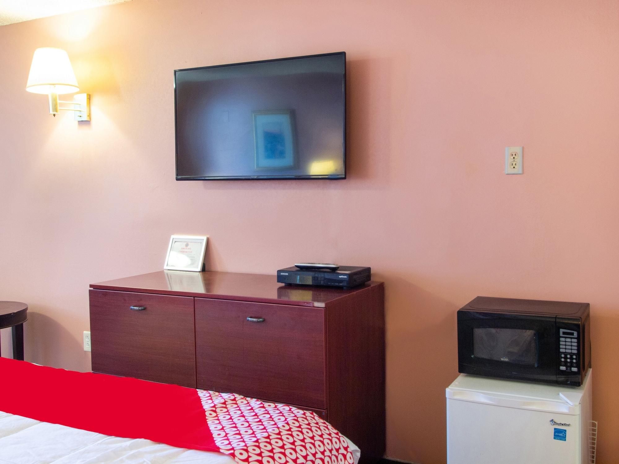 Oyo Hotel Edison Nj Route 1 Extérieur photo